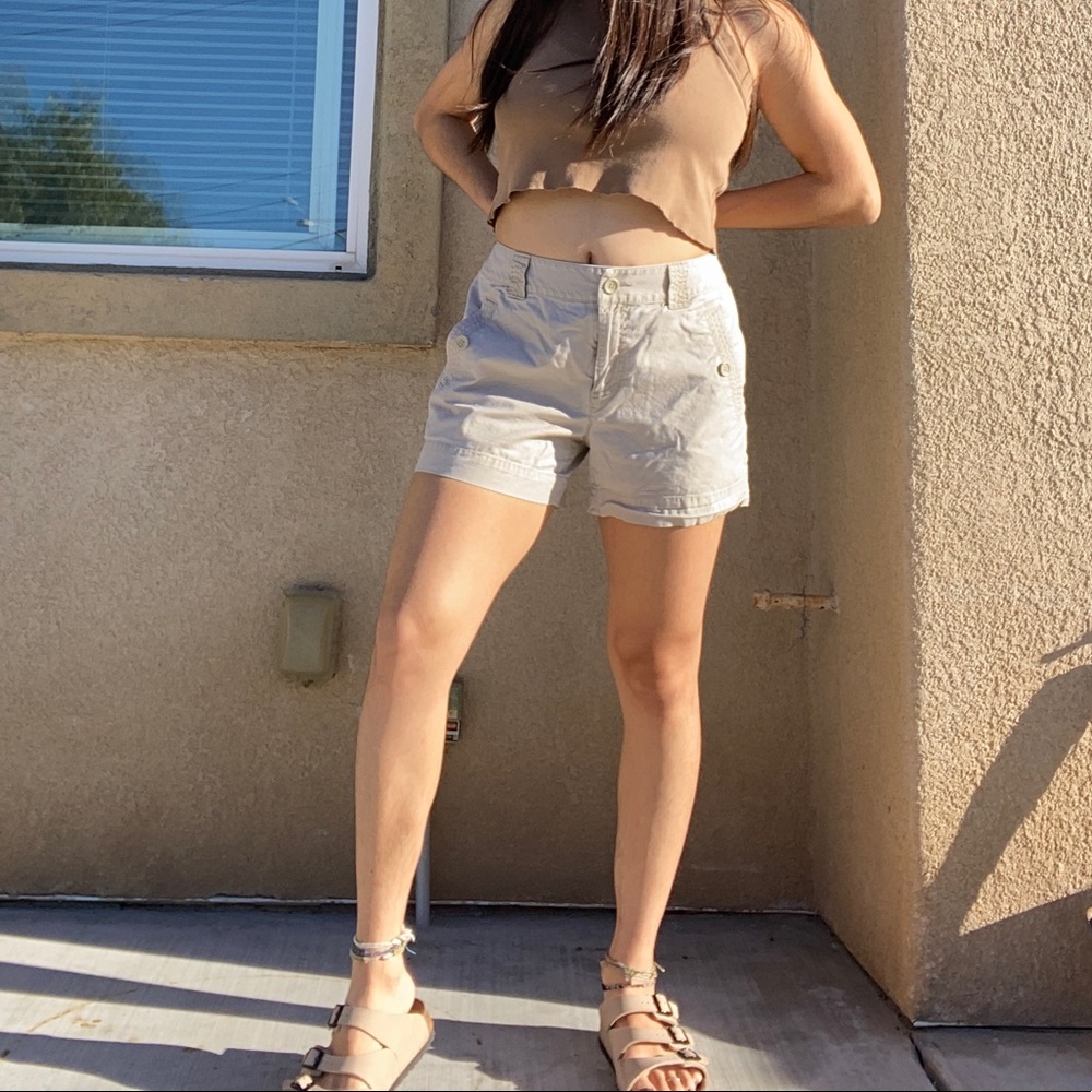 Liz Claiborne Mid Rise Carpenter Tan Shorts Size 6